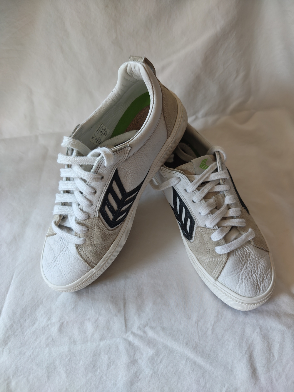 Cariuma The Catiba Pro White and Beige Men Casual Lace-Up Sneakers M8 W9.5